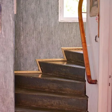 Sirbi House Вілла